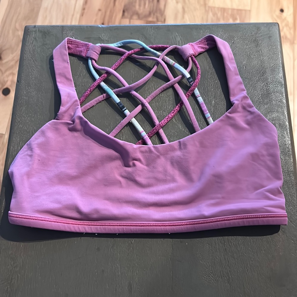 Free to be wild Lululemon sports bra SIZE 6